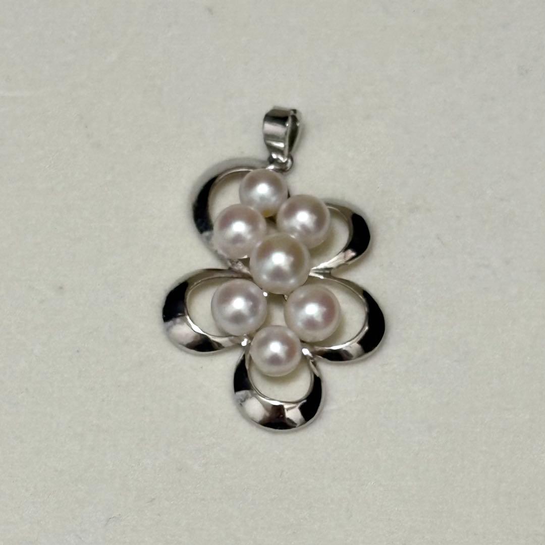 Akoya pearl necklace with baby pearls measuring approximately 4.5-5.6mm in size