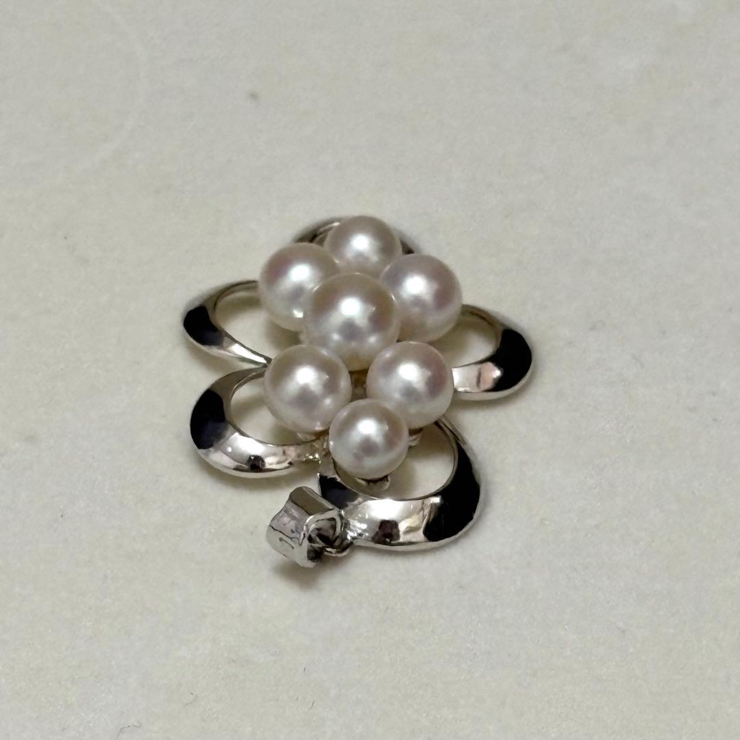 Akoya pearl necklace with baby pearls measuring approximately 4.5-5.6mm in size