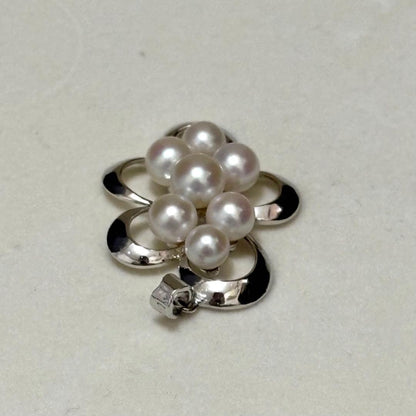 Akoya pearl necklace with baby pearls measuring approximately 4.5-5.6mm in size