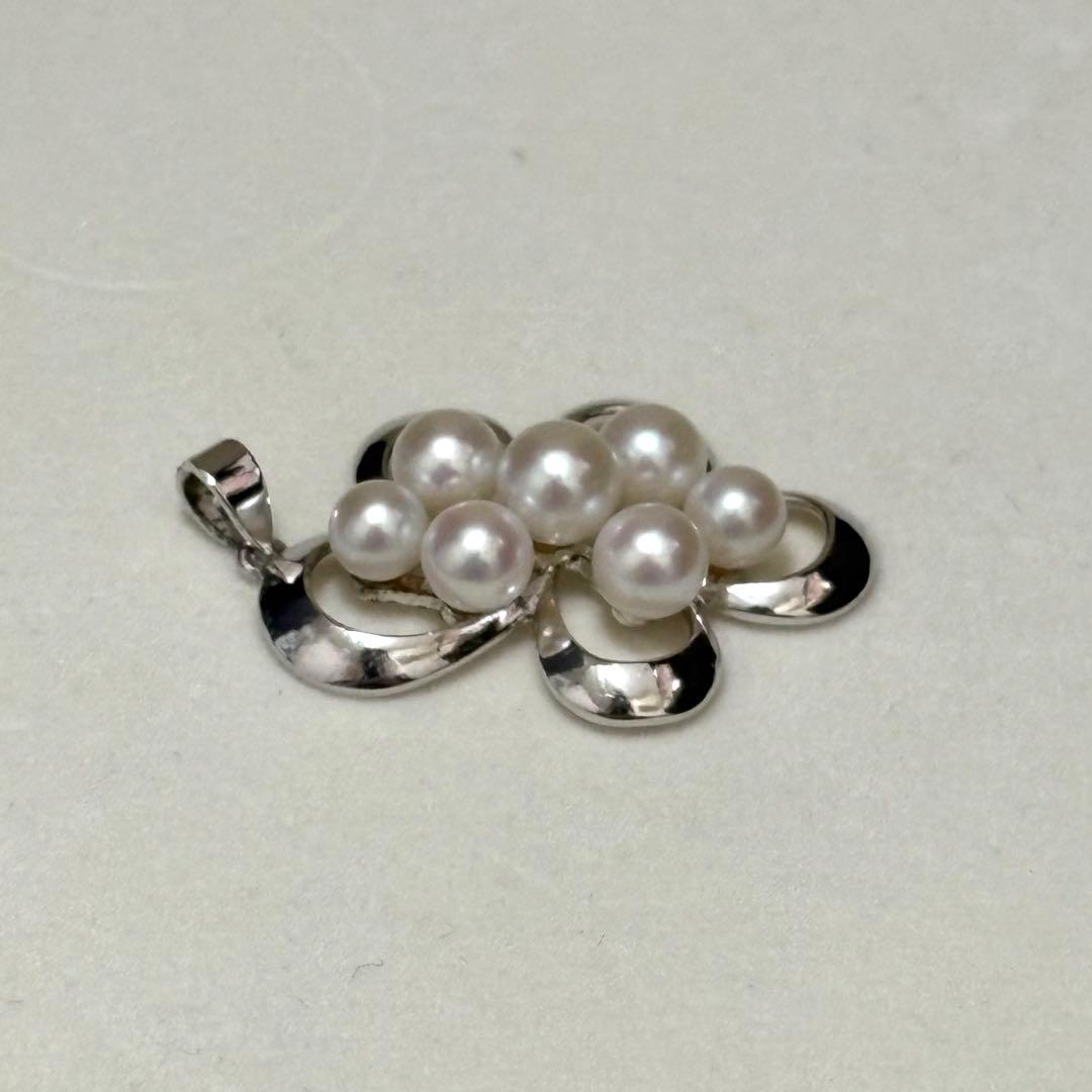 Akoya pearl necklace with baby pearls measuring approximately 4.5-5.6mm in size