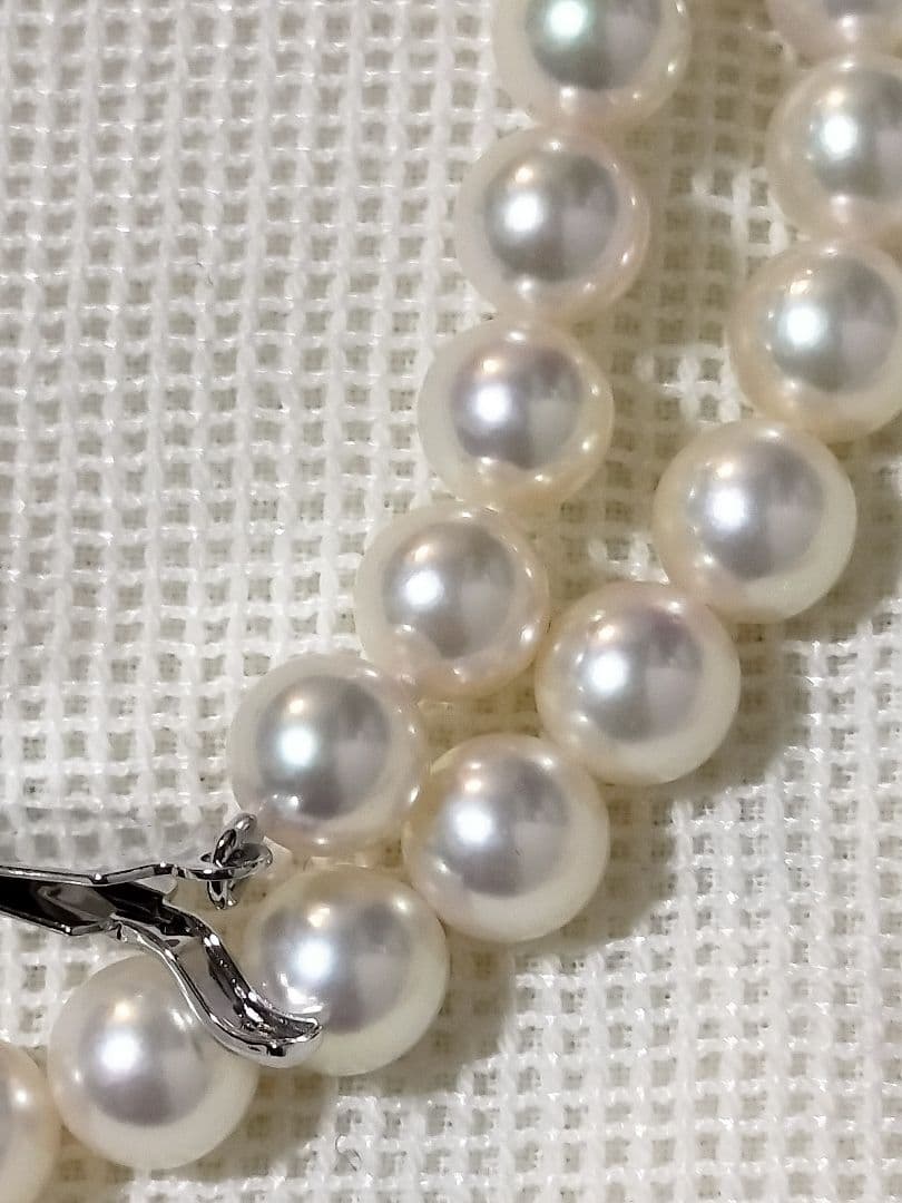 Elegant Akoya Pearl Necklace with 44 cm length featuring lustrous white pearls