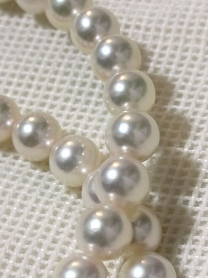 Elegant Akoya Pearl Necklace with 44 cm length featuring lustrous white pearls