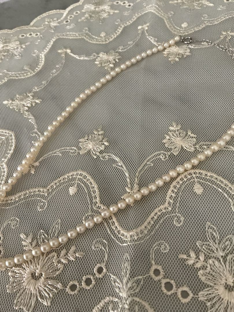 Tasaki K18WG freshwater pearl necklace with 43cm length and 3.5-4mm white pearls on white background