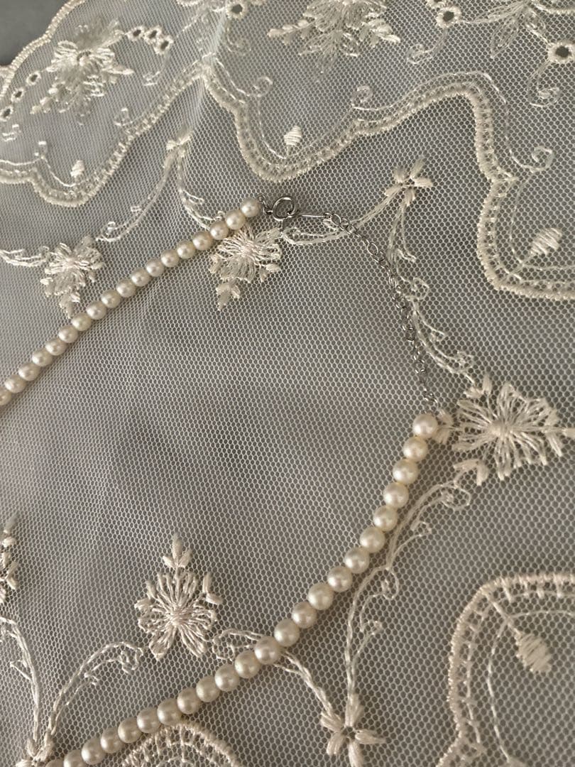Tasaki K18WG freshwater pearl necklace with 43cm length and 3.5-4mm white pearls on white background
