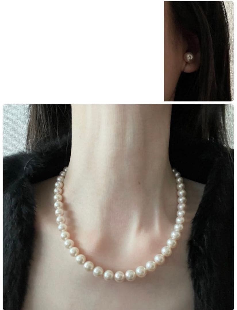 Akoya pearl necklace with approximately 43 cm length and matching round pearl screw-back earrings set on a white background
