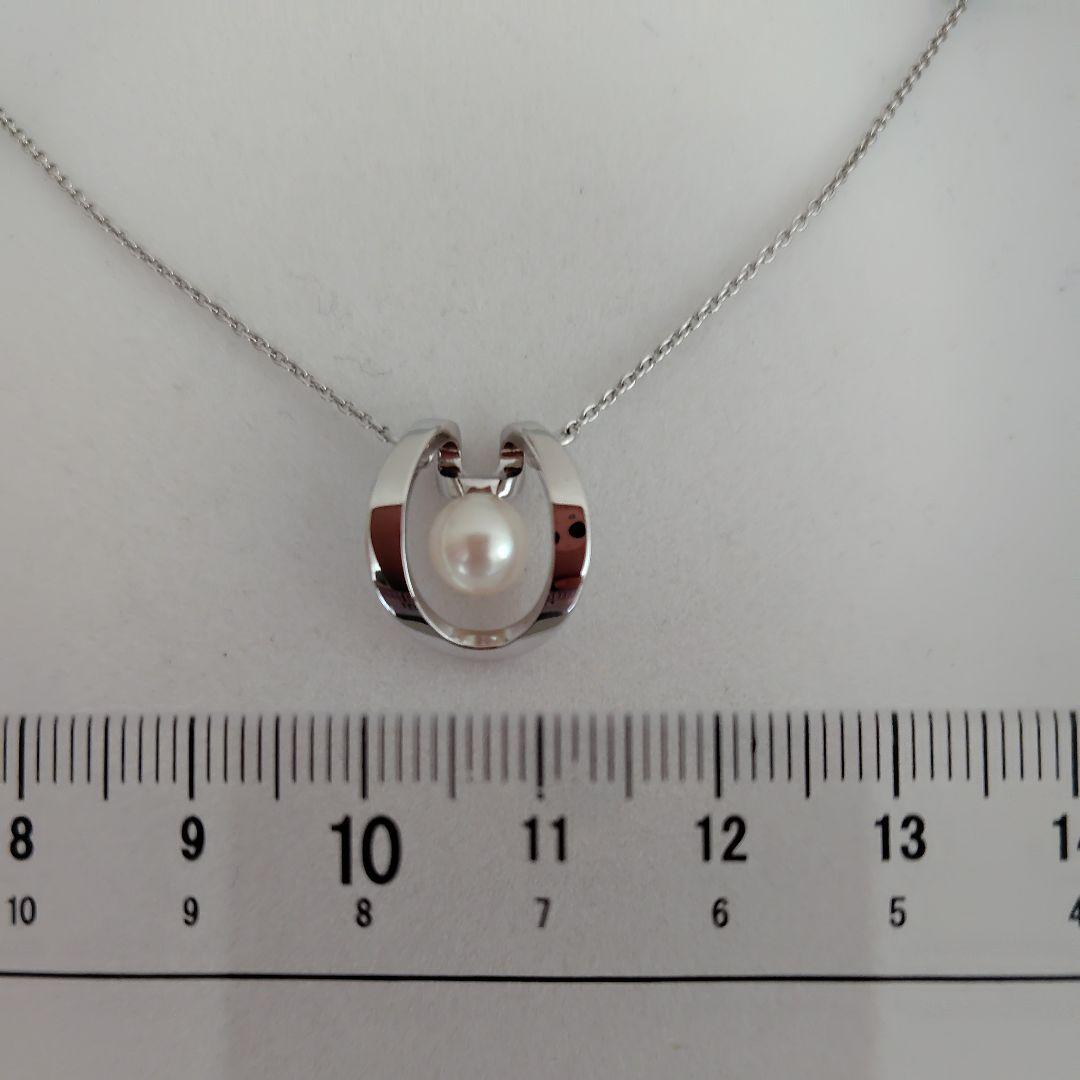 TASAKI silver pearl necklace measuring 43cm with delicate pearls and sleek silver chain