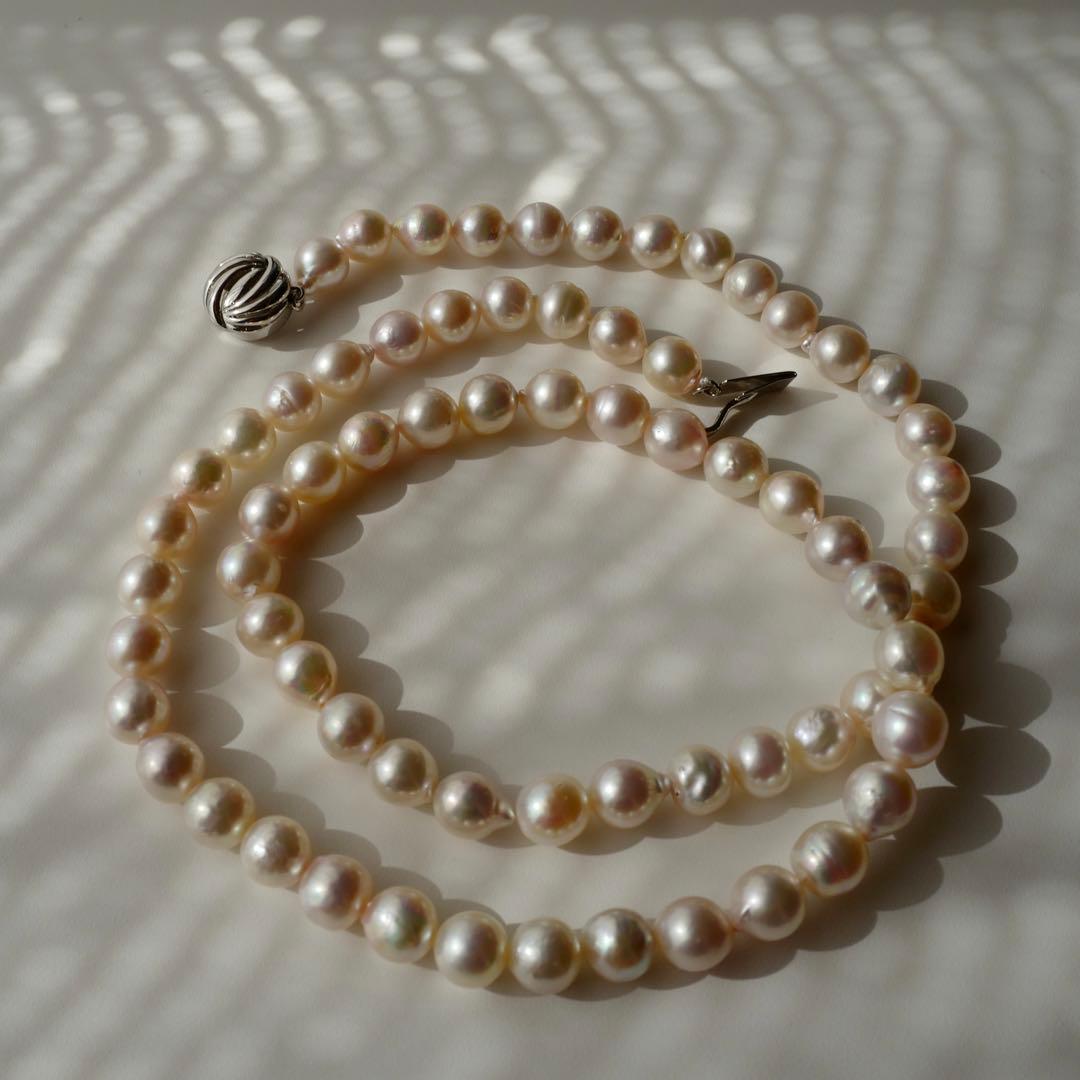 Akoya Pearl Baroque Necklace with pink 8.4-7.6mm pearls on 61cm gold and silver chain from Japan