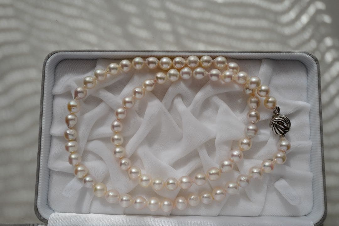 Akoya Pearl Baroque Necklace with pink 8.4-7.6mm pearls on 61cm gold and silver chain from Japan
