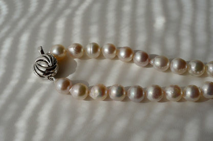 Akoya Pearl Baroque Necklace with pink 8.4-7.6mm pearls on 61cm gold and silver chain from Japan