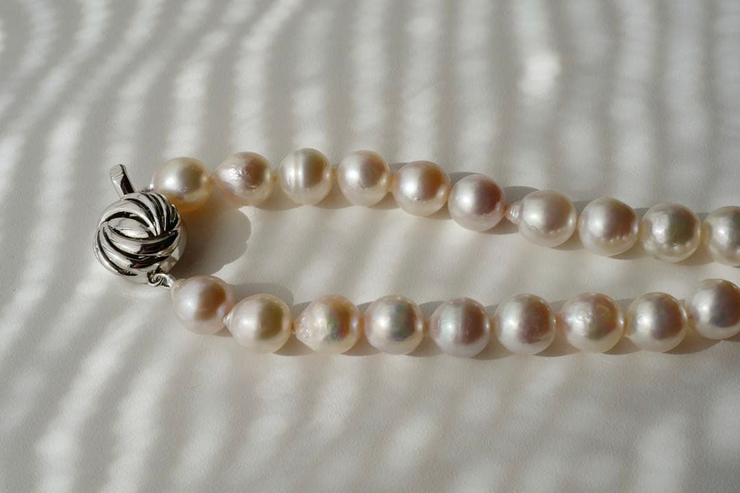 Akoya Pearl Baroque Necklace with pink 8.4-7.6mm pearls on 61cm gold and silver chain from Japan