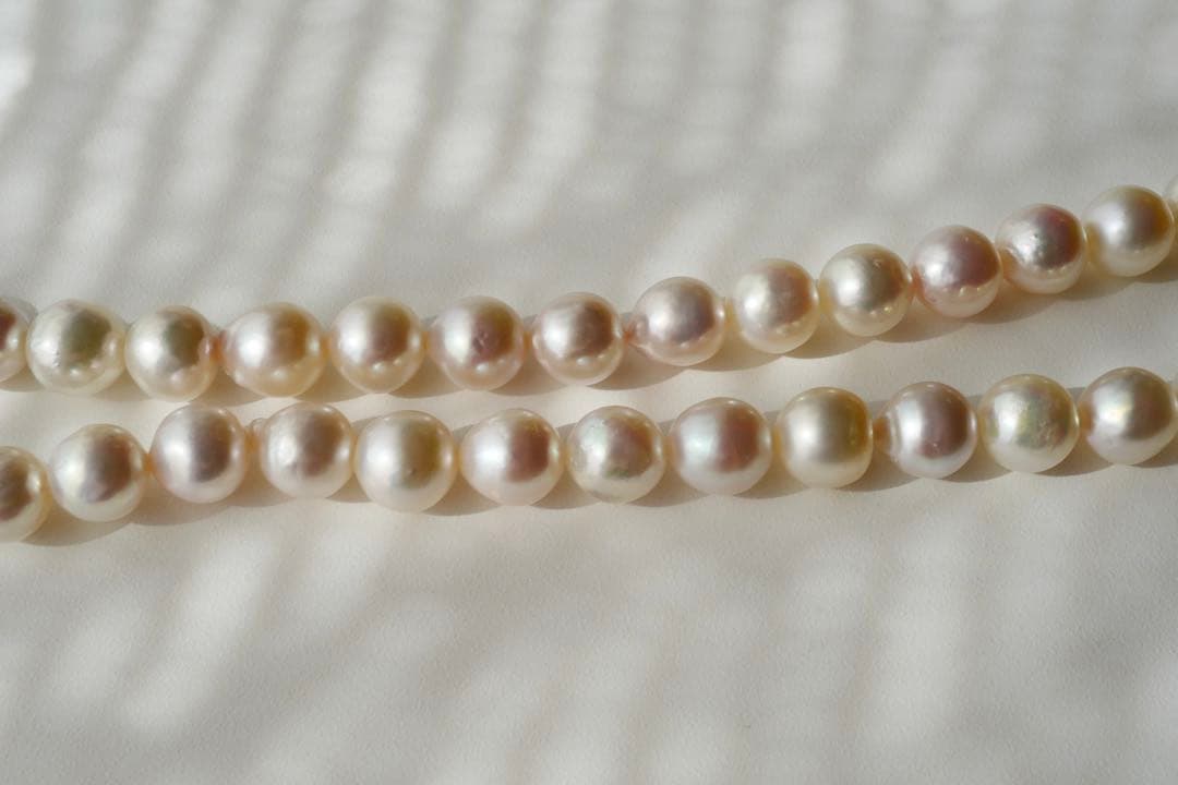 Akoya Pearl Baroque Necklace with pink 8.4-7.6mm pearls on 61cm gold and silver chain from Japan