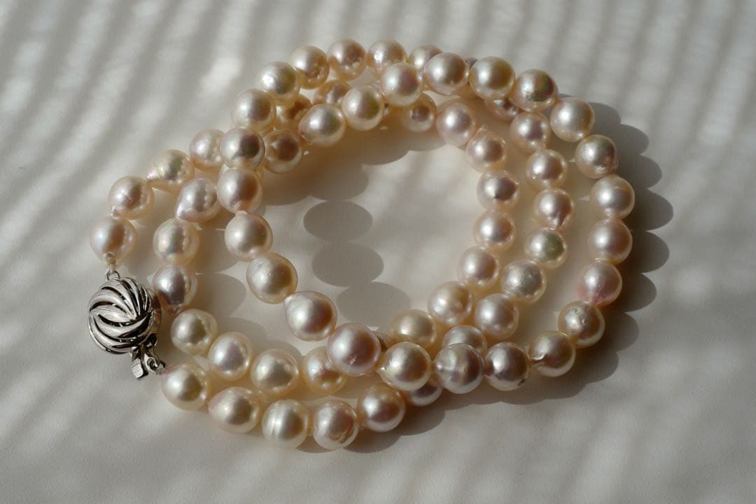 Akoya Pearl Baroque Necklace with pink 8.4-7.6mm pearls on 61cm gold and silver chain from Japan