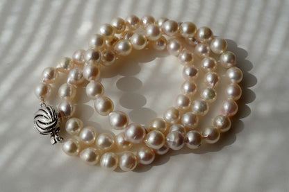 Akoya Pearl Baroque Necklace with pink 8.4-7.6mm pearls on 61cm gold and silver chain from Japan
