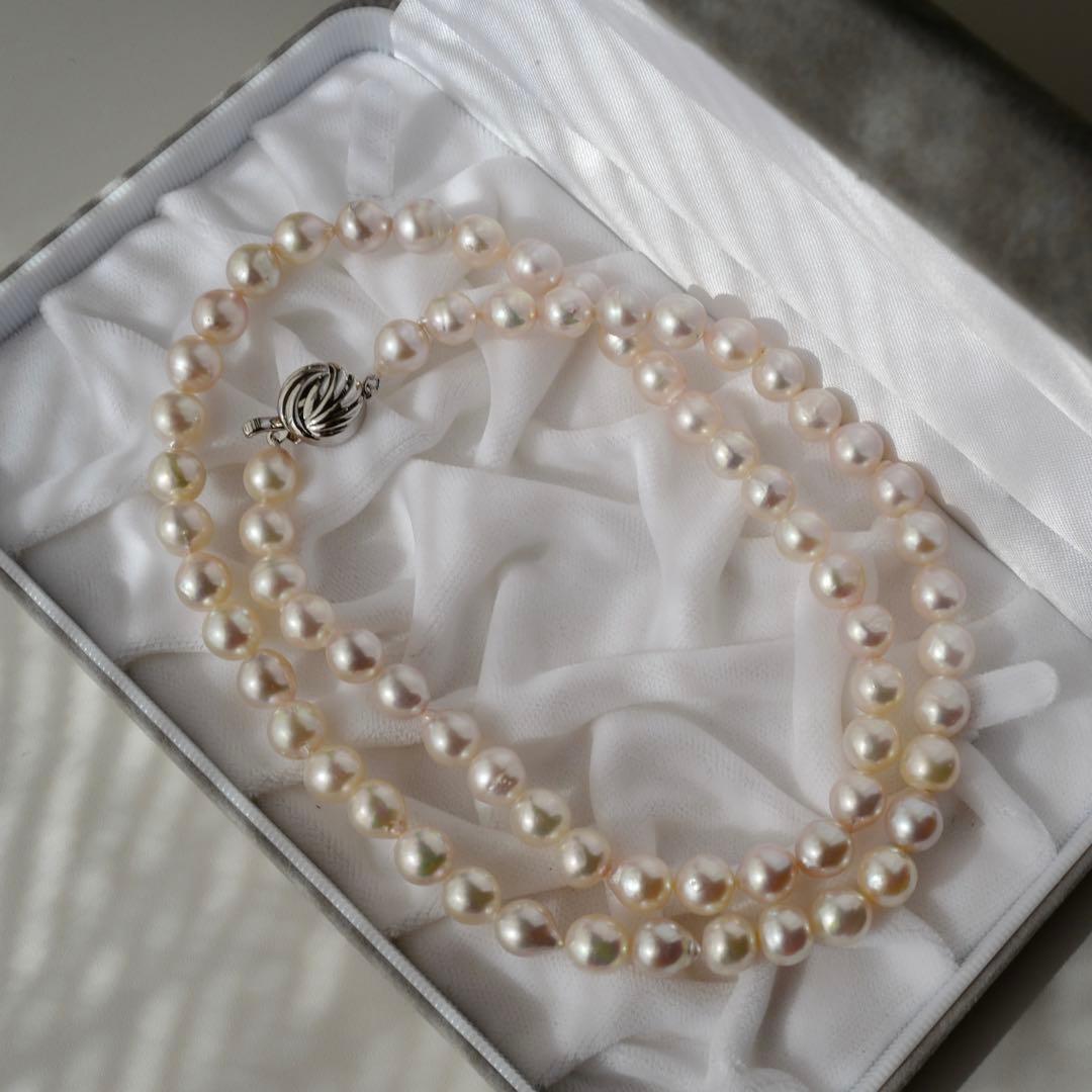 Akoya Pearl Baroque Necklace with pink 8.4-7.6mm pearls on 61cm gold and silver chain from Japan