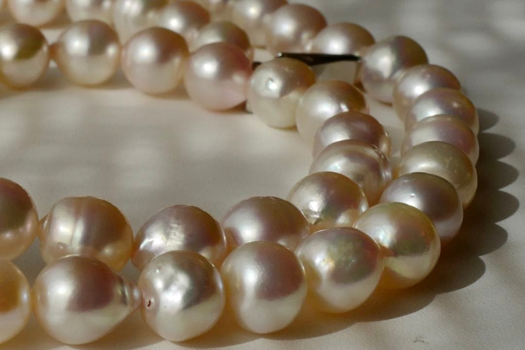 Akoya Pearl Baroque Necklace with pink 8.4-7.6mm pearls on 61cm gold and silver chain from Japan