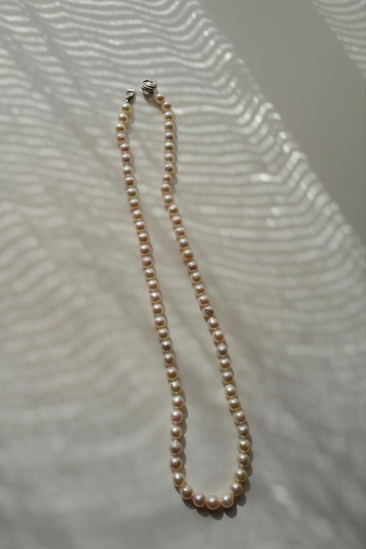 Akoya Pearl Baroque Necklace with pink 8.4-7.6mm pearls on 61cm gold and silver chain from Japan