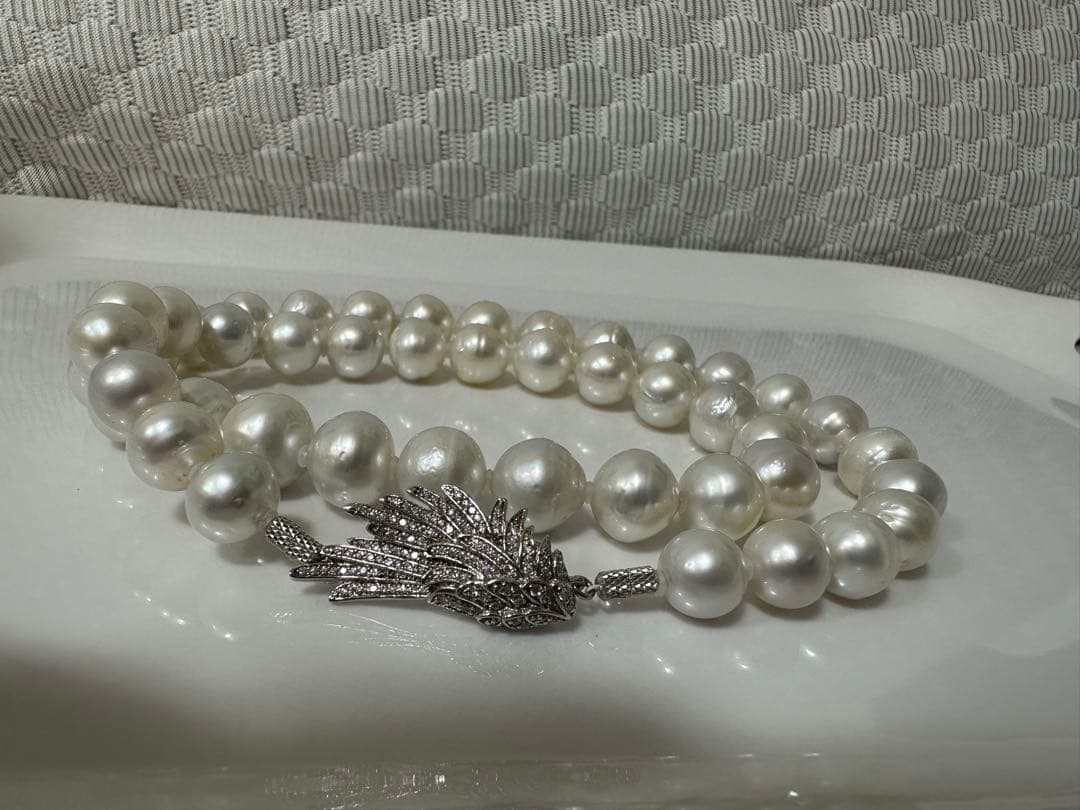 Nanyou white pearl necklace with pearls sized 10.7mm to 13.5mm, 59cm length, certified by Pearl Science Research Institute