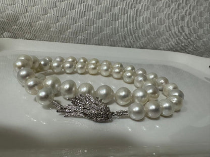 Nanyou white pearl necklace with pearls sized 10.7mm to 13.5mm, 59cm length, certified by Pearl Science Research Institute