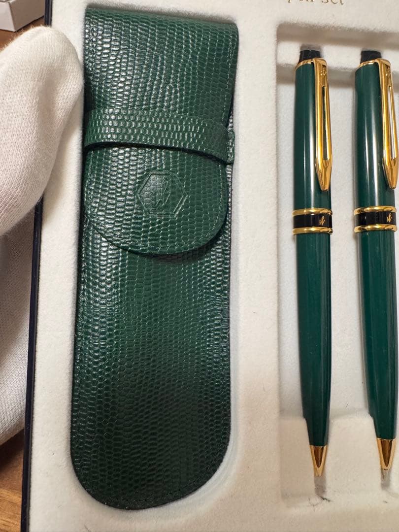 WATERMAN ballpoint pen and mechanical pencil set in original box with no visible signs of aging