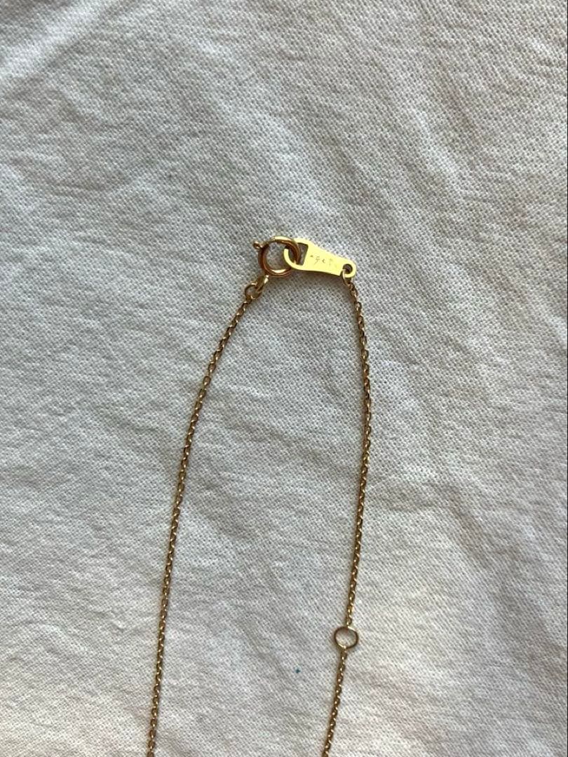 10K gold necklace with a pink agate diamond-shaped pendant measuring 9 mm stone and 13 mm top size