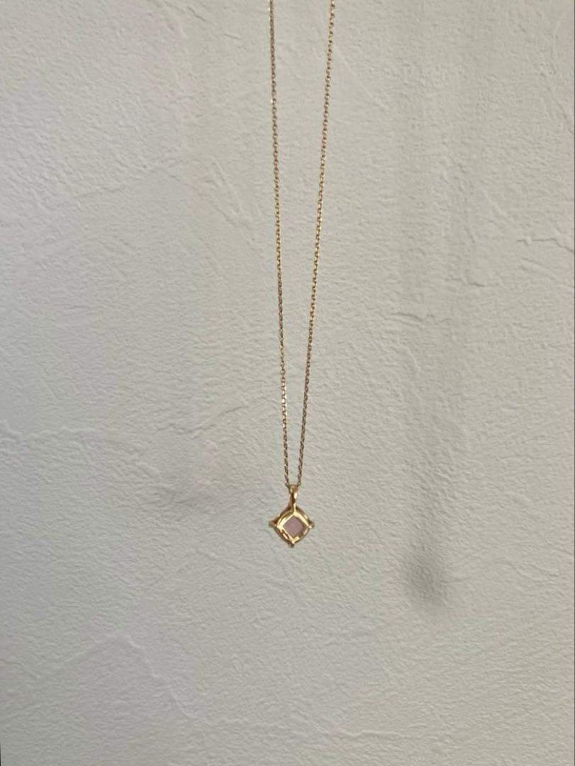 10K gold necklace with a pink agate diamond-shaped pendant measuring 9 mm stone and 13 mm top size