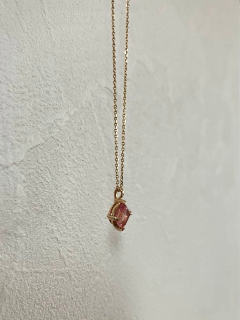 10K gold necklace with a pink agate diamond-shaped pendant measuring 9 mm stone and 13 mm top size