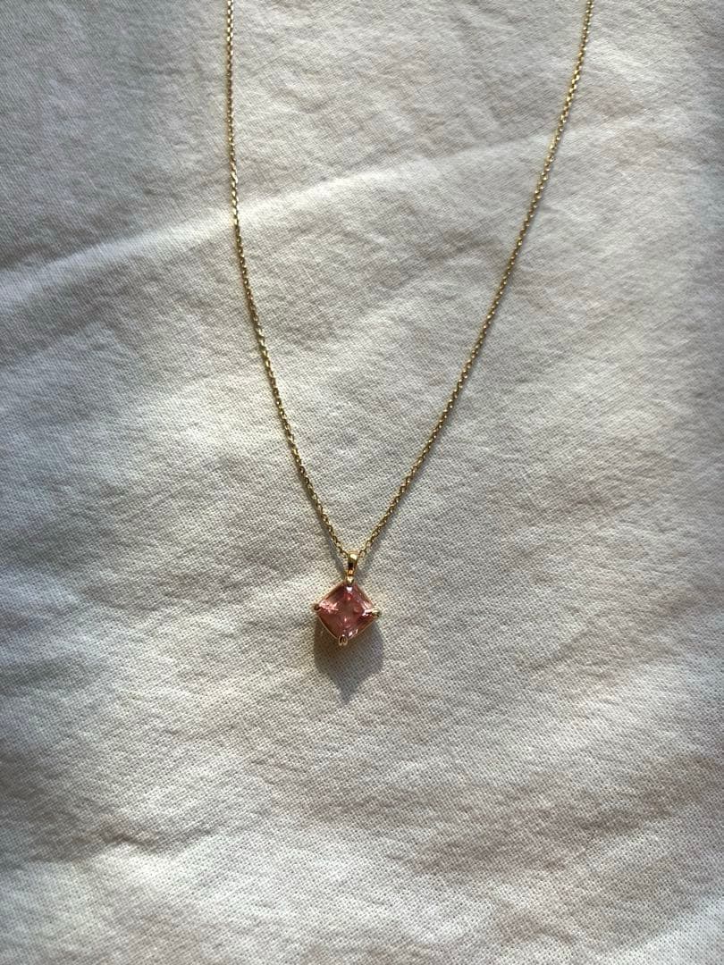 10K gold necklace with a pink agate diamond-shaped pendant measuring 9 mm stone and 13 mm top size