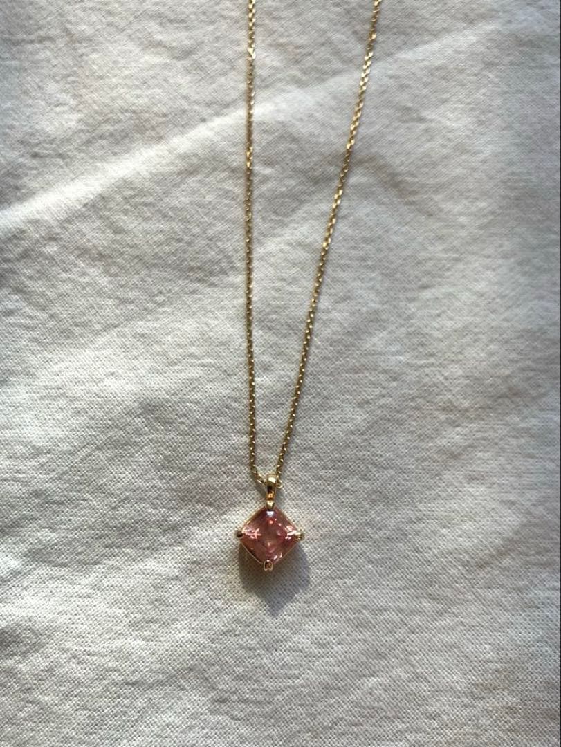 10K gold necklace with a pink agate diamond-shaped pendant measuring 9 mm stone and 13 mm top size