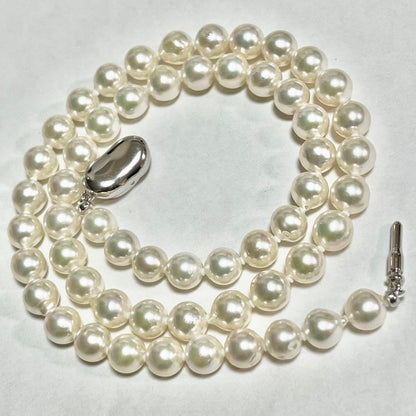 Akoya pearl necklace with 7.0-7.6mm pearls and silver stamp beans design, 46cm length
