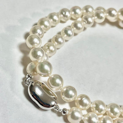 Akoya pearl necklace with 7.0-7.6mm pearls and silver stamp beans design, 46cm length