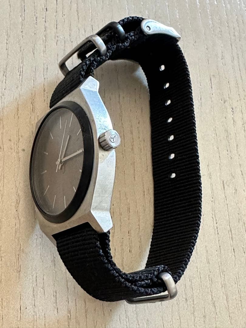 NIXON Model Analog Men's Watch — Japanese