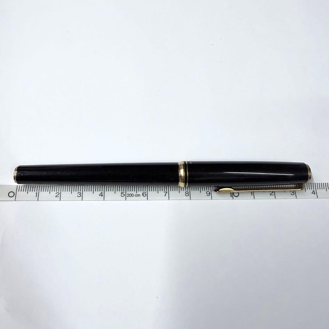 Vintage Pilot Fountain Pen with black body and gold decorative trim model SP169