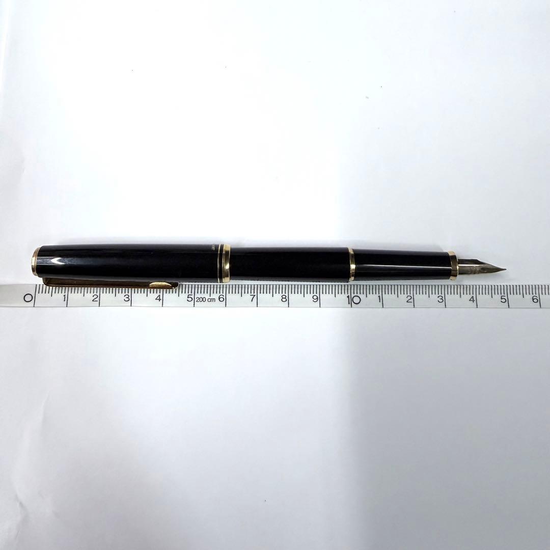 Vintage Pilot Fountain Pen with black body and gold decorative trim model SP169