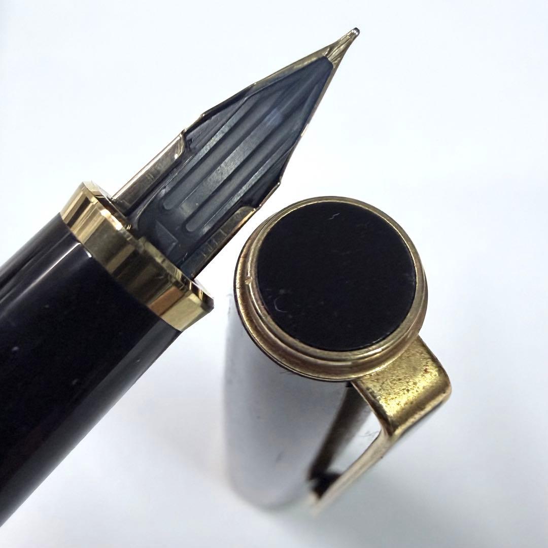 Vintage Pilot Fountain Pen with black body and gold decorative trim model SP169