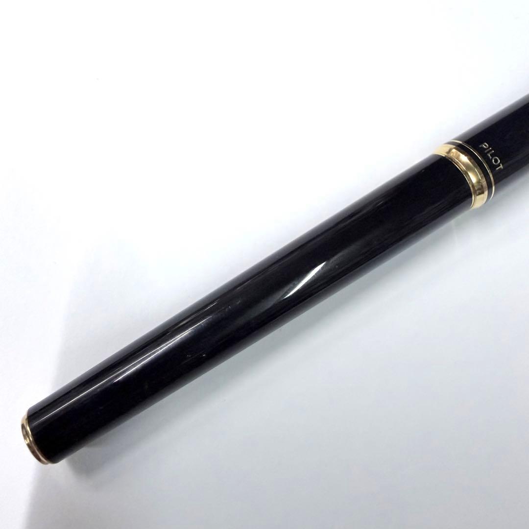 Vintage Pilot Fountain Pen with black body and gold decorative trim model SP169