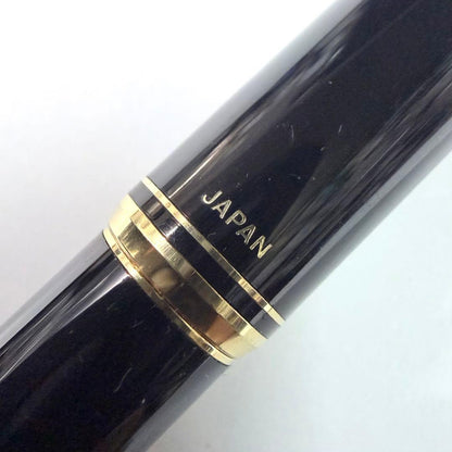 Vintage Pilot Fountain Pen with black body and gold decorative trim model SP169