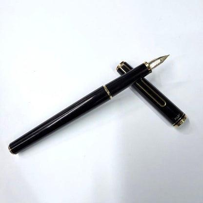 Vintage Pilot Fountain Pen with black body and gold decorative trim model SP169