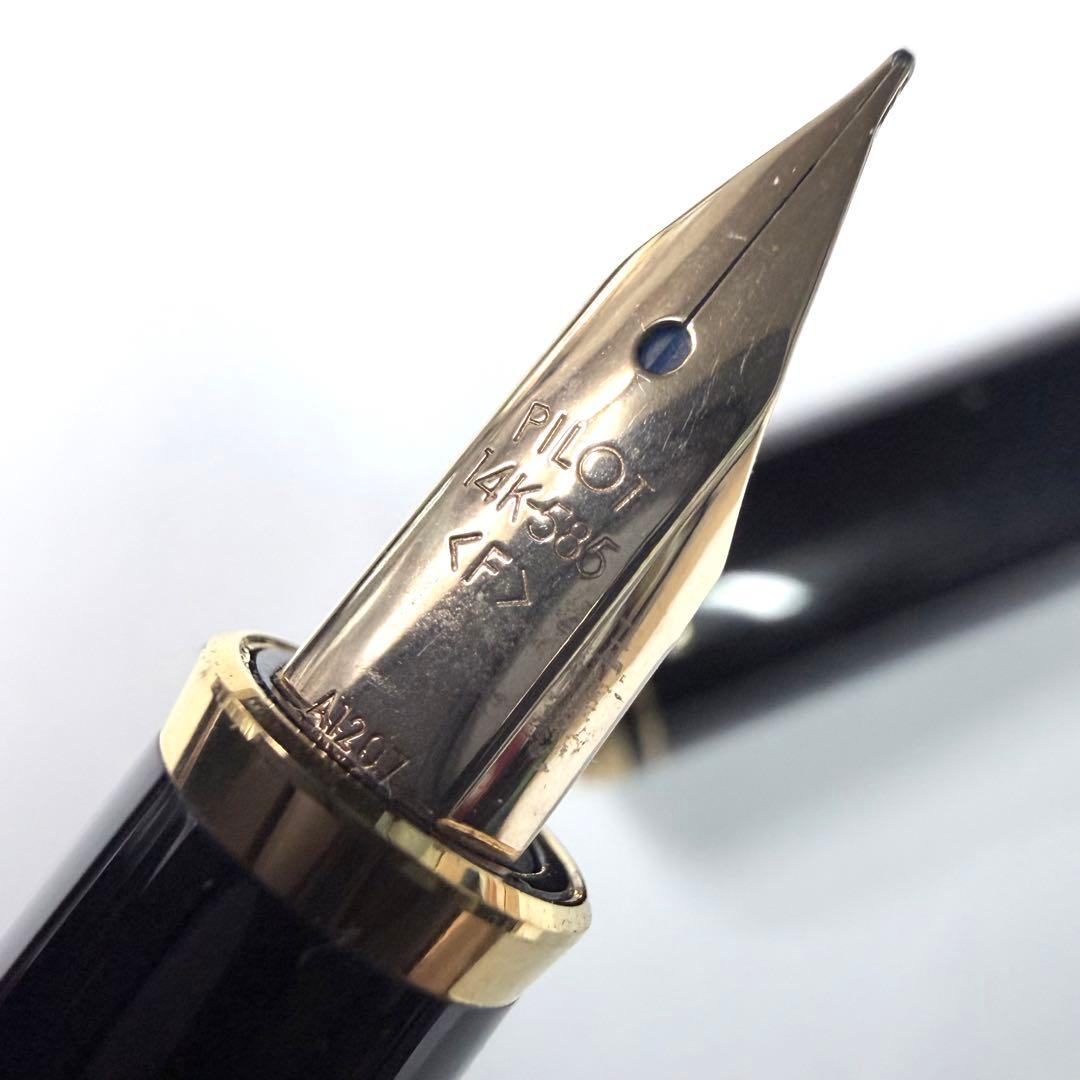 Vintage Pilot Fountain Pen with black body and gold decorative trim model SP169