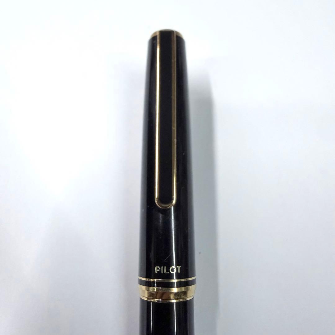 Vintage Pilot Fountain Pen with black body and gold decorative trim model SP169