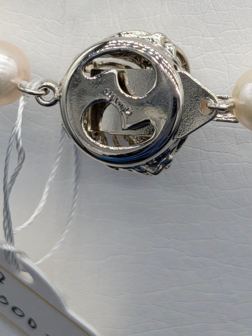 Akoya genuine pearl necklace featuring 7mm white pearls and silver clasp, 41.5cm length