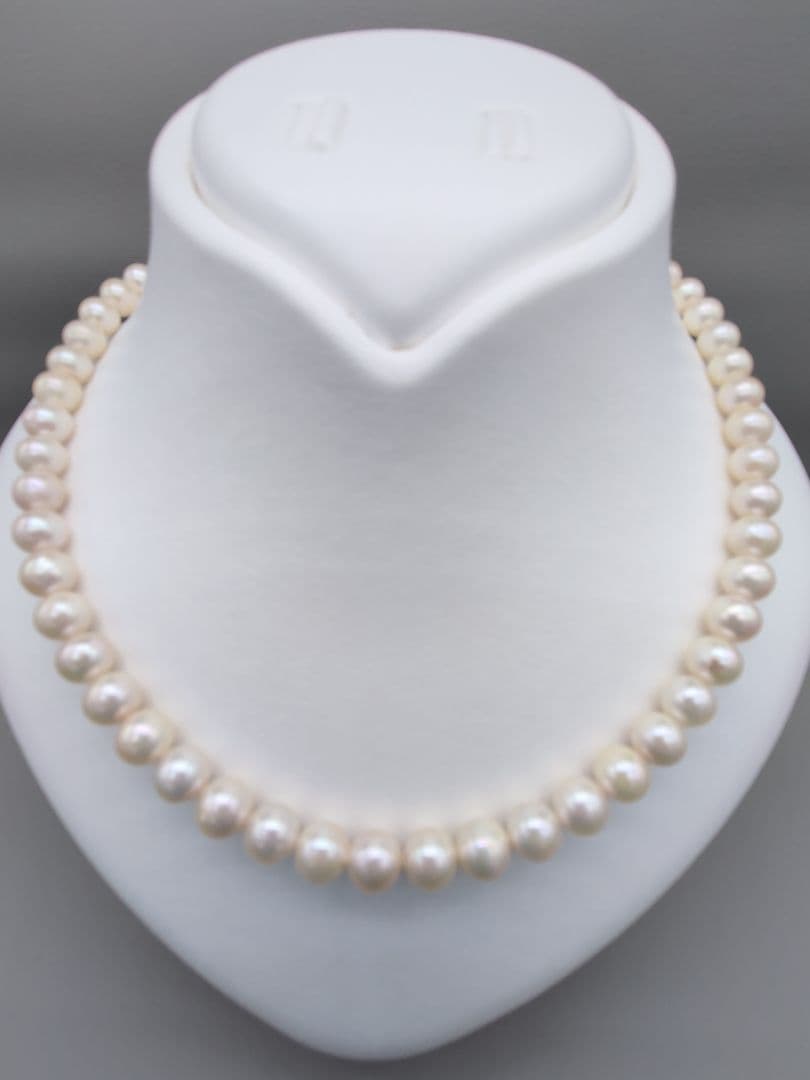 Akoya genuine pearl necklace featuring 7mm white pearls and silver clasp, 41.5cm length