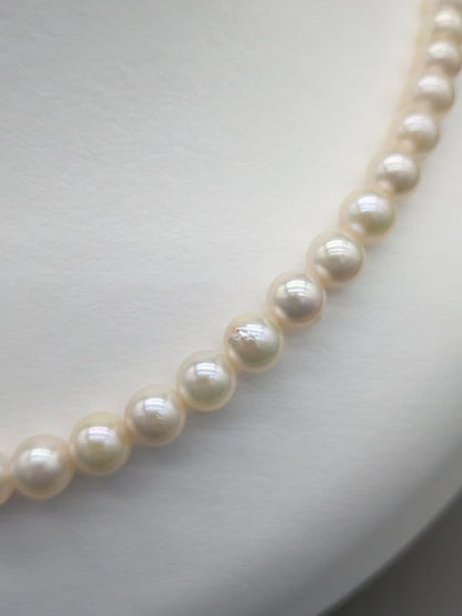 Akoya genuine pearl necklace featuring 7mm white pearls and silver clasp, 41.5cm length