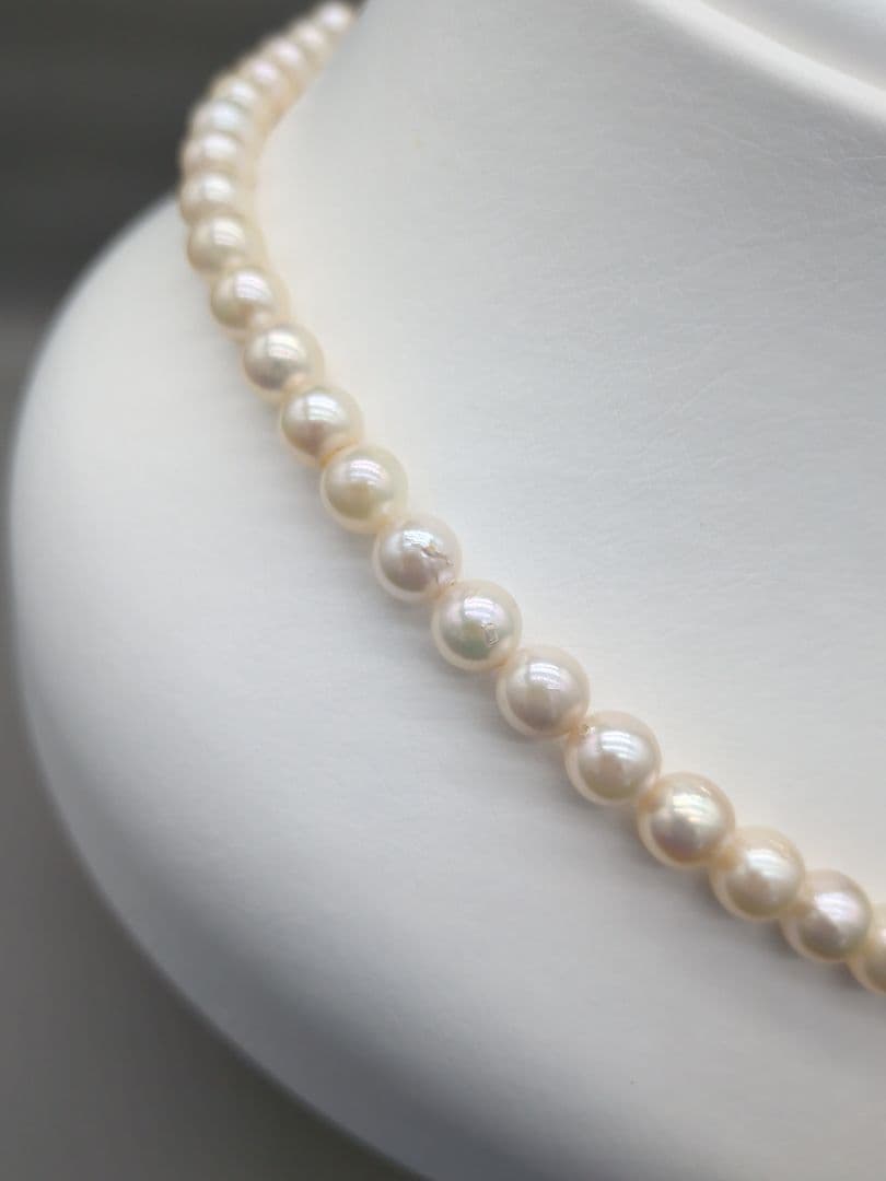 Akoya genuine pearl necklace featuring 7mm white pearls and silver clasp, 41.5cm length