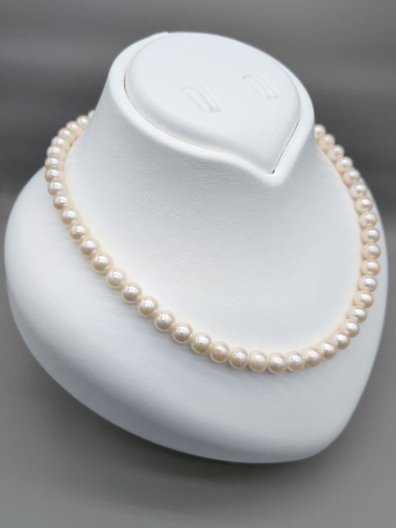 Akoya genuine pearl necklace featuring 7mm white pearls and silver clasp, 41.5cm length