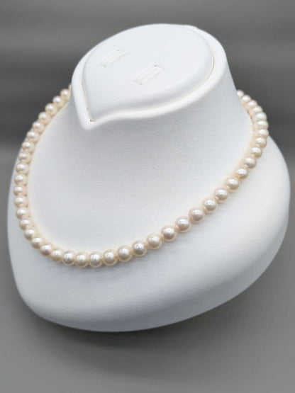 Akoya genuine pearl necklace featuring 7mm white pearls and silver clasp, 41.5cm length