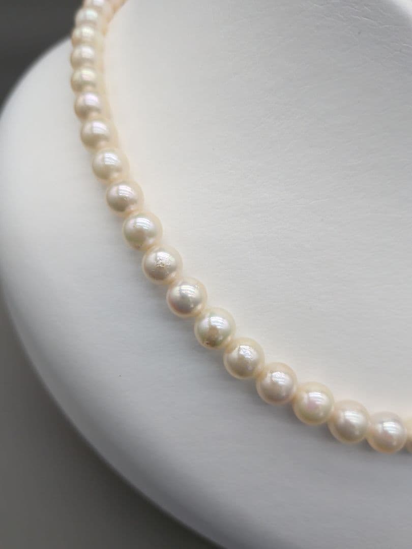 Akoya genuine pearl necklace featuring 7mm white pearls and silver clasp, 41.5cm length
