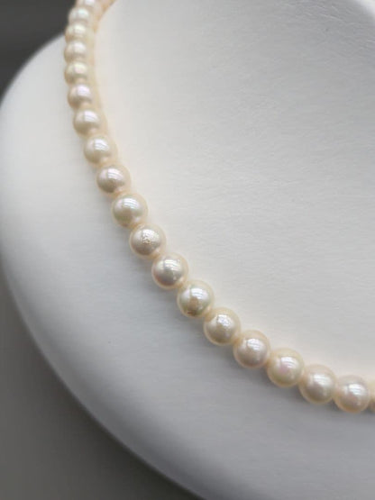 Akoya genuine pearl necklace featuring 7mm white pearls and silver clasp, 41.5cm length