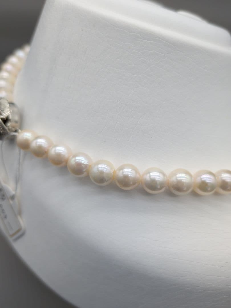 Akoya genuine pearl necklace featuring 7mm white pearls and silver clasp, 41.5cm length