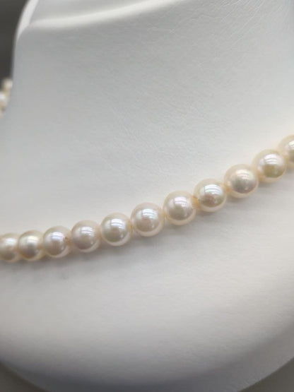 Akoya genuine pearl necklace featuring 7mm white pearls and silver clasp, 41.5cm length