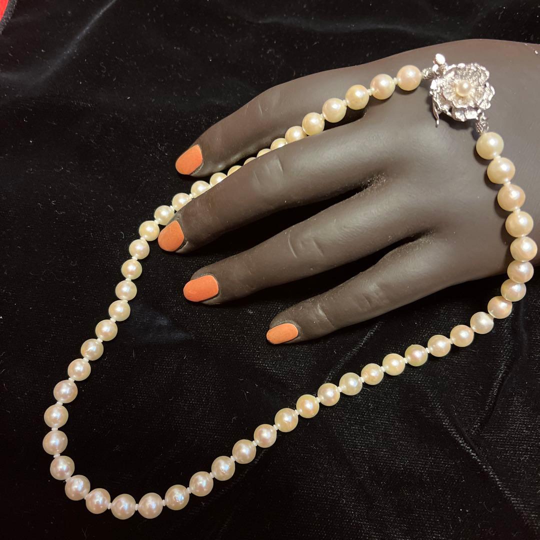 Vintage true pearl necklace featuring 4 cm length and 0.6 to 0.7 cm diameter pearls